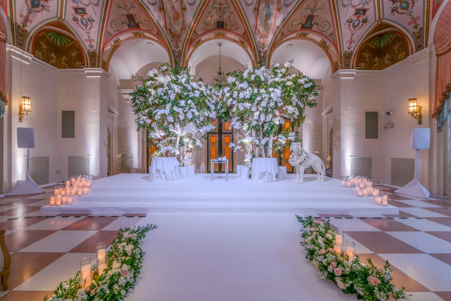 Ceremonie florală monumentală creată de Preston Bailey